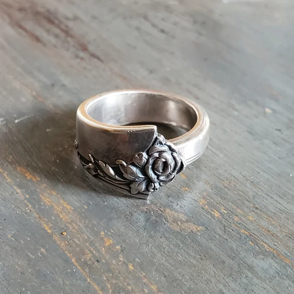 Sterling Silver Art Nouveau Ring - Picture 1 of 3